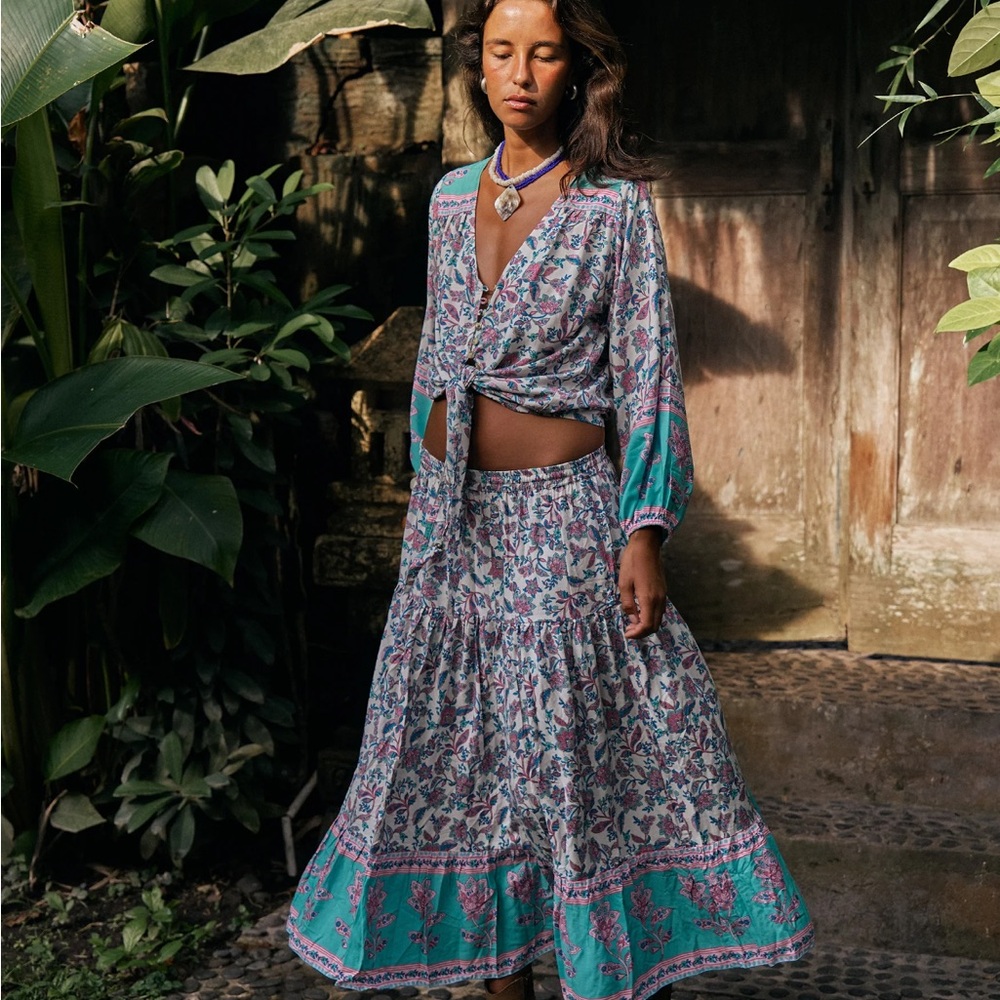 Floral Bohemian blouse with Bell Sleeves X-Large size new white tags